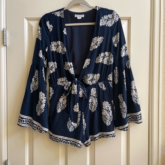 Love Riche navy blue printed bell sleeve romper - Picture 2 of 10